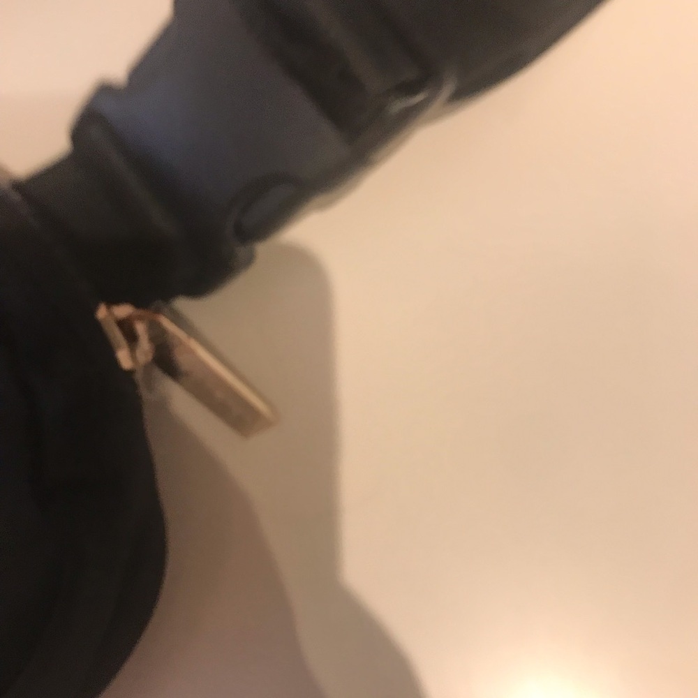 Lululemon Athletica Black Belt Bag with Adjustable Strap​​​ - Picture 6 of 6